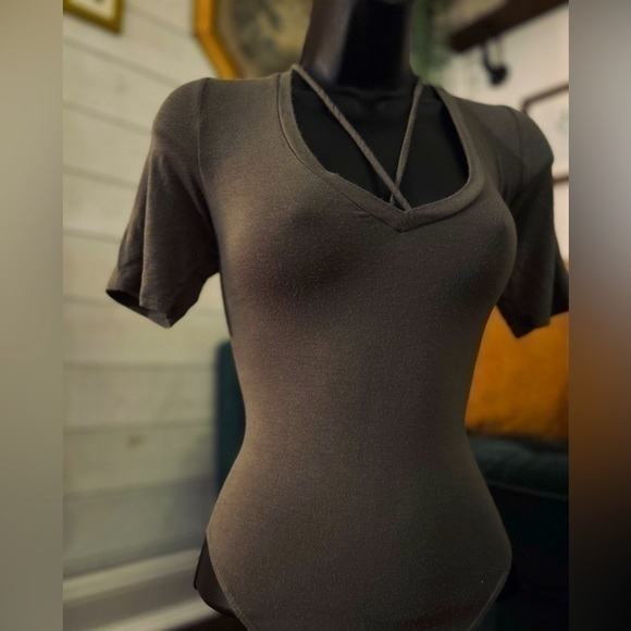 Fashion Nova Tops - Fashion Nova short sleeved wide V neck bodysuit, size Medium